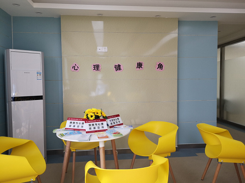 C:\Users\Administrator.USER-20160108IE\Desktop\官网内容\20190424 微信 龙华区人民医院“阳光花”康复计划在区政法委中期评估中获评“优秀”\图片4.png